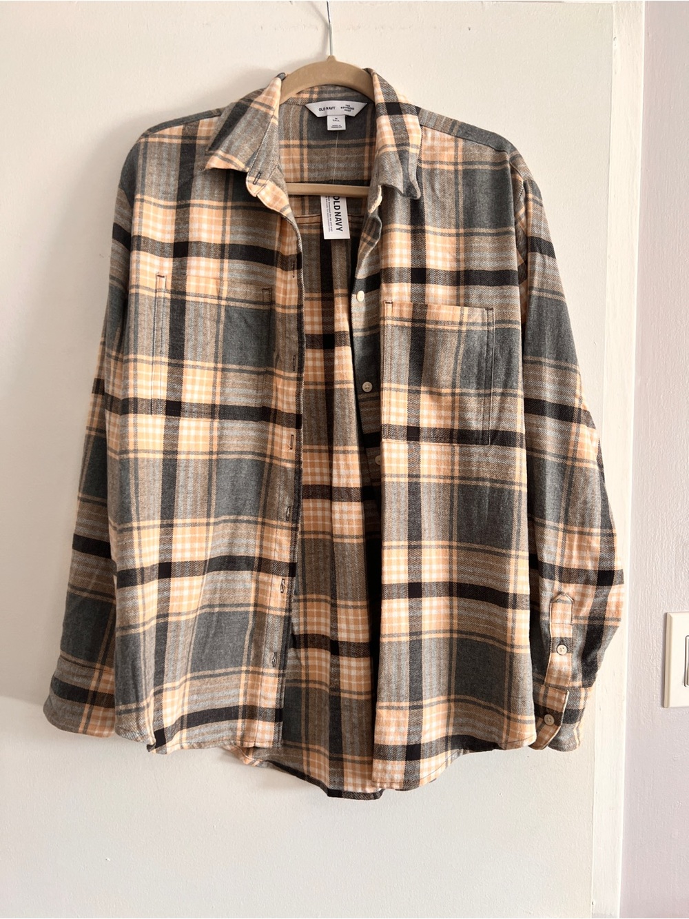 Old Navy Plaid Button-Down Shirt in Gray & Cream